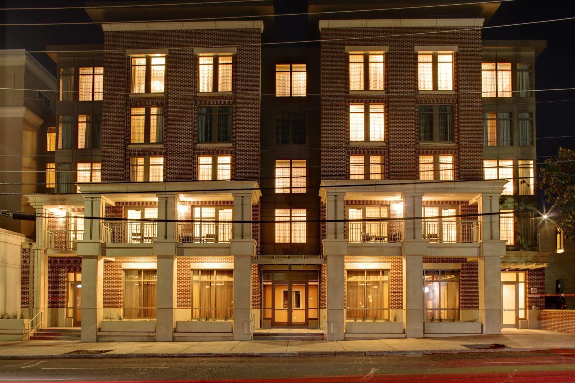 Courtyard By Marriott Charleston Historic District Hotel Exterior photo